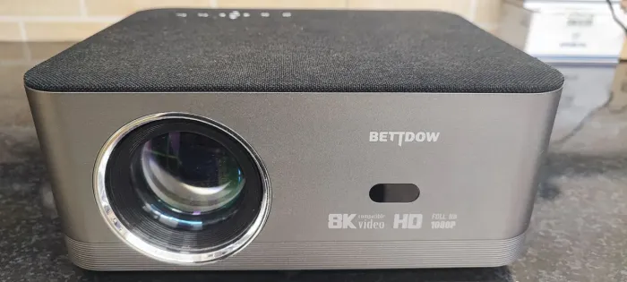 Projetor Bettdow AC1041 Full HD Nativo (Suporta 8K) - Estado de Novo!