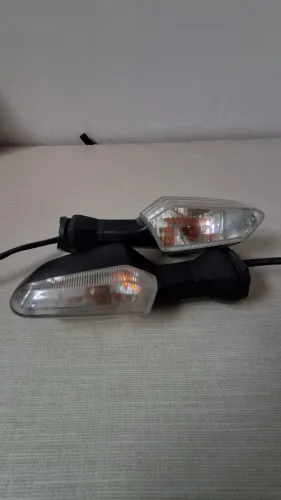 Par de piscas Setas para Versys 650. Original