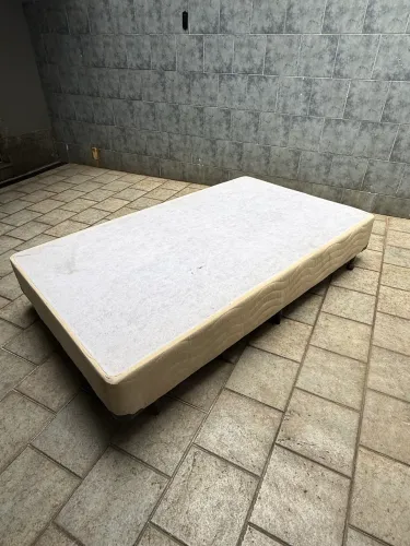 Box da loja Euro colchões para cama de 1.20 x 2.00 ( cama de viúva)