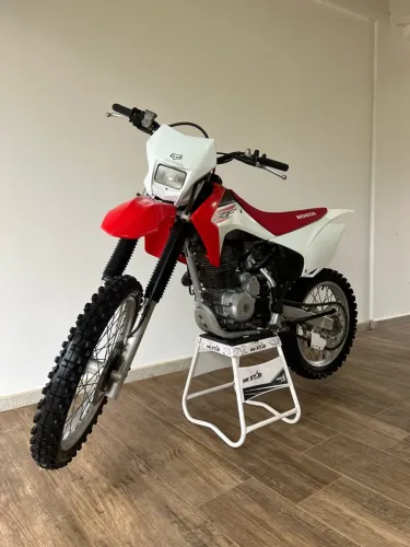 Crf 230 ano 2016 toda original
