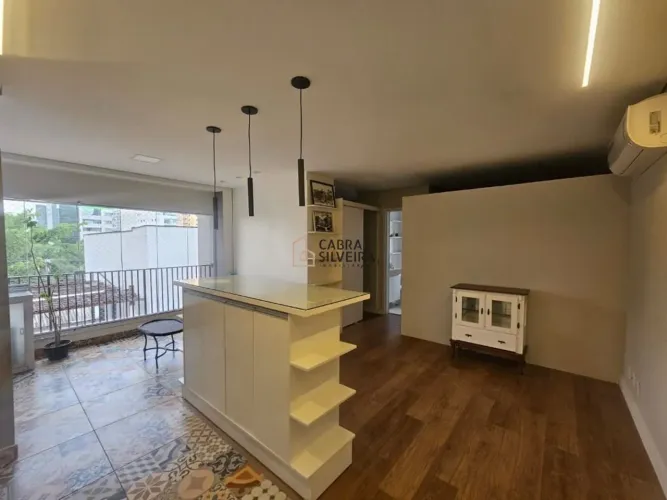 Apartamento Mobiliado com Suíte e Varanda em Moema Pássaros