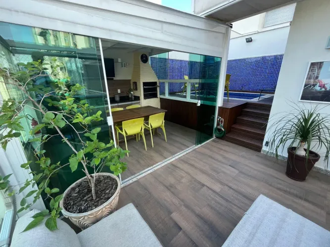 Cobertura duplex totalmente reformada, montada e pronta para morar, em prédio moderno da S