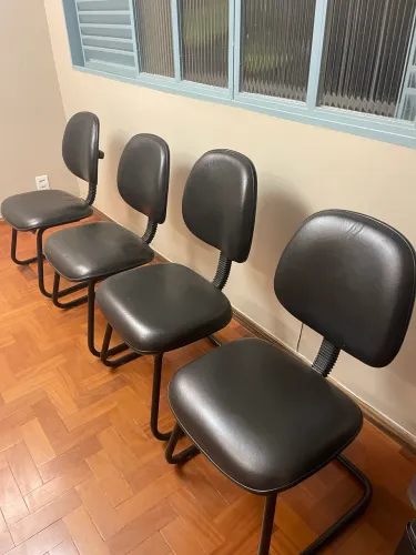 Jogo de 4 cadeiras de sala de espera