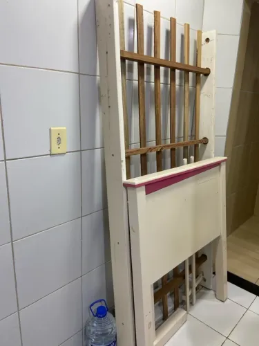 Cama em bom estado pra vender todo boa sem nada quebrado de madeira