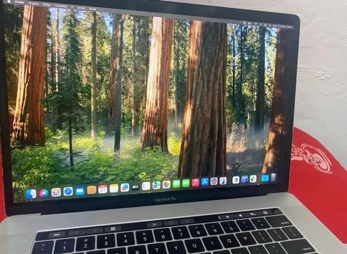 MacBook pro 2019 processador i7 tela 15 Pol ram 16 gb SSD 256gb com tocbar