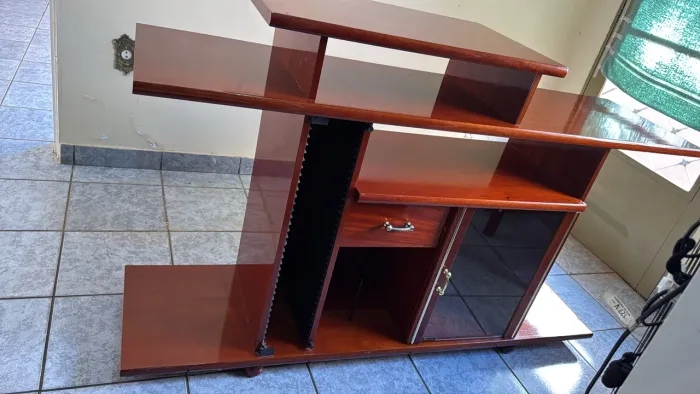 Painel para TV em mogno