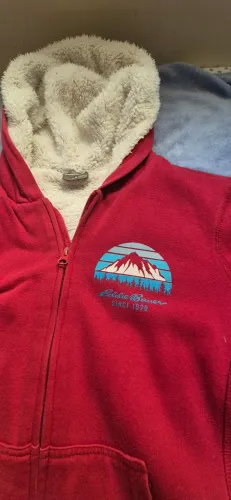 Casaco de frio peluciado. Tamamho 10 anos. Marca Eddie Bauer original