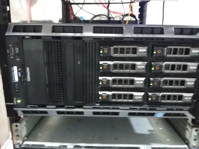 SERVIDOR DELL T420  128gb ram 2 proc