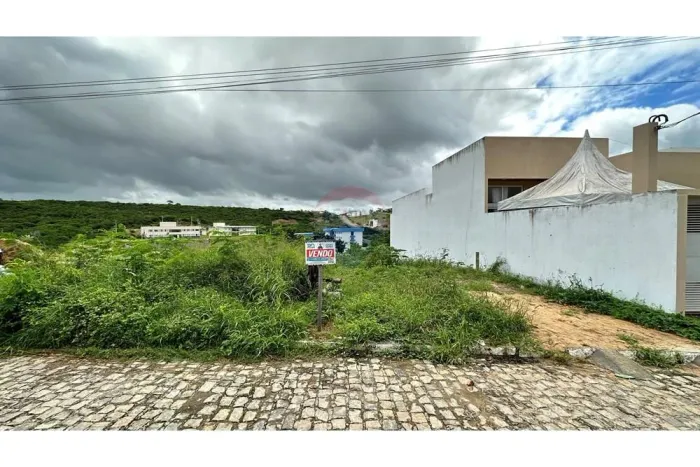 Terreno 305m² em São Judas, Jequié - Oportunidade!