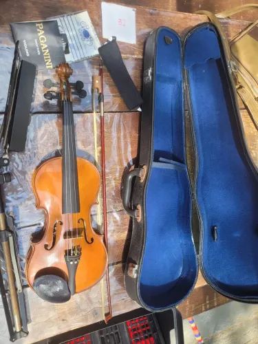 Violino Player Completo com Estojo, Arco e Acessórios - Ótimo Estado!