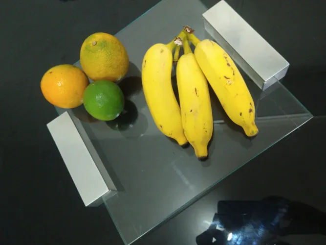 Bandeja de vidro com alça em inox