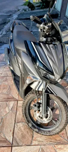 Moto de garagem