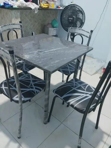 Mesa de 4 cadeiras
