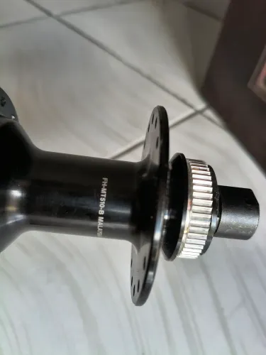 Par de cubos Shimano MT 410b e MT 510b micro spline center look 32f boost