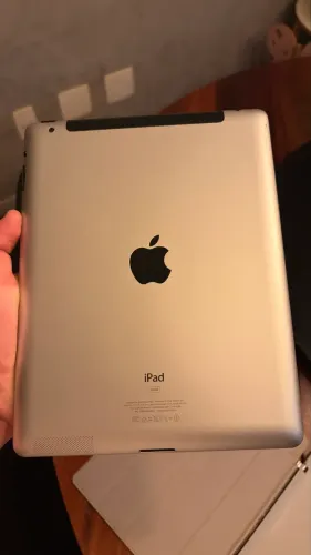 iPad de 2ª Geração (iPad 2) - Não liga - para retirar peças 