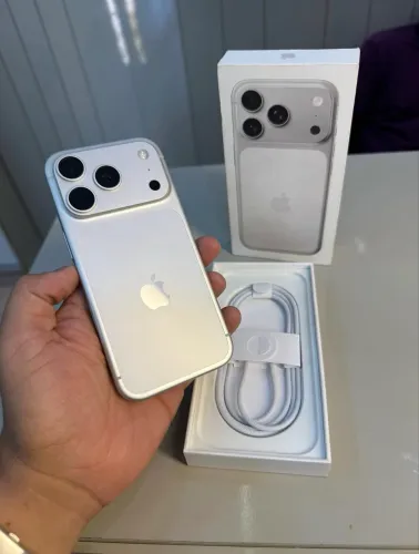 iPhone 17 Pro 256GB Silver - IMPECÁVEL / GARANTIA APPLE / TROCO EM IPHONE / PARCELO EM 12x