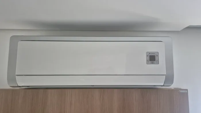 Ar-condicionado Gree Inverter 9.000 BTUs Quente/Frio 220V