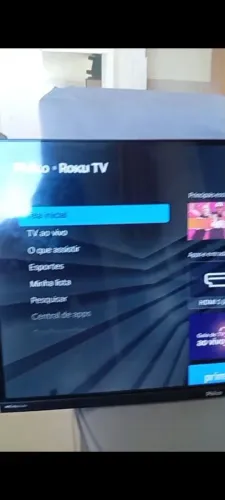 Televisão em perfeito estado só está com pequena lista na lateral 
