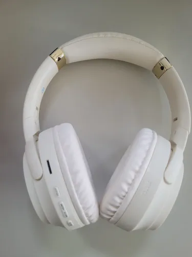 Fone Linha Premium, um similar ao da linha JBL Live 86NC.