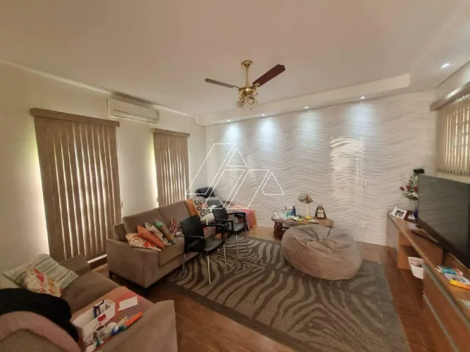 Casa comercial à venda, 3 quartos, 1 suíte, 4 vagas, Marília - Marília/SP