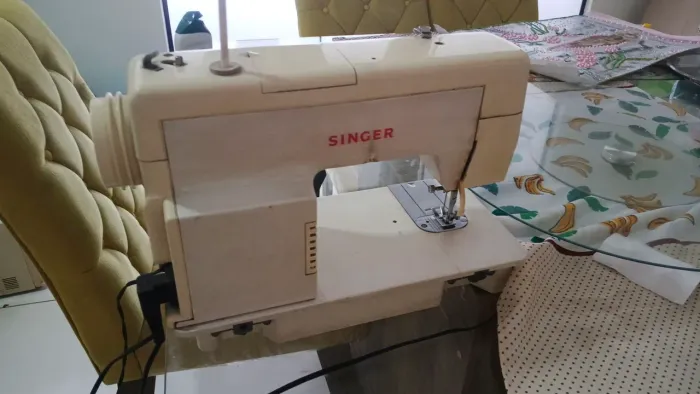 Máquina de Costura Singer Reta e Zig Zag