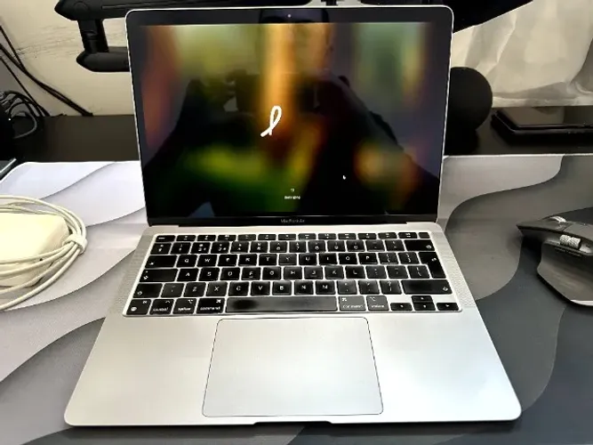 Macbook Air M1 8GB RAM 256 SSD Silver