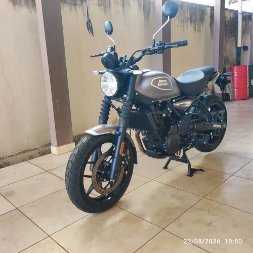 Moto com1400 km rodados muito nova 