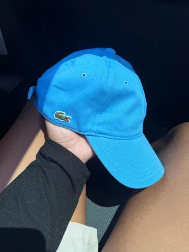 Boné Lacoste na etiqueta 