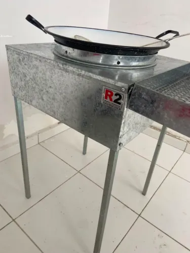 Vendo Fritadeira nova, nunca usada. Gratis espumadeida de inox e mangueira do gas