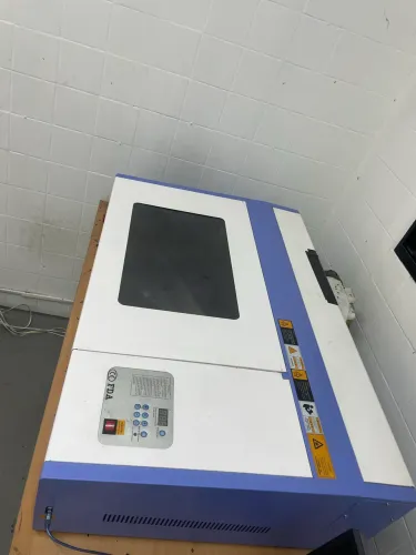 Maquina de corte a laser CO2 60x40cm - 50w completa com chiller 5000 e exaustor