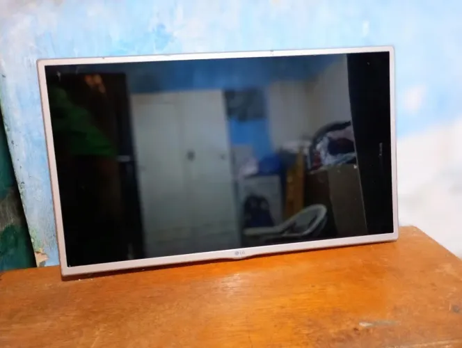 Tvs com defeito para consertar ou aproveitar peças originais em bom estado de conservação.