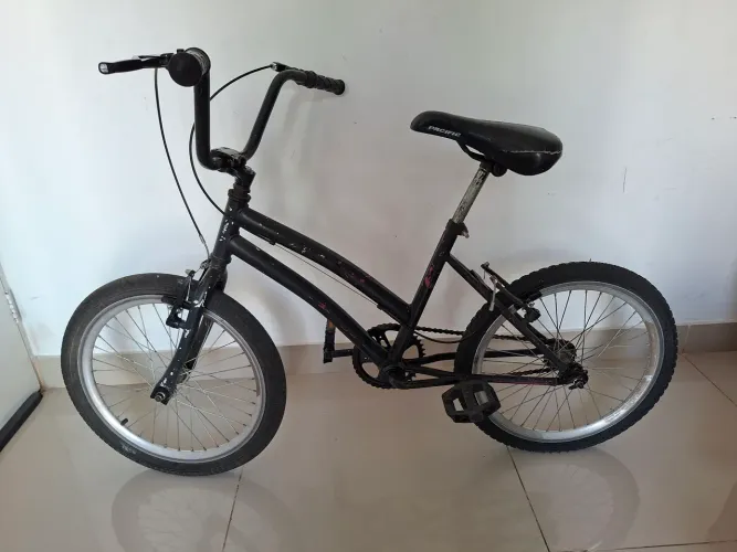 Bicicleta pacific preta aro 20