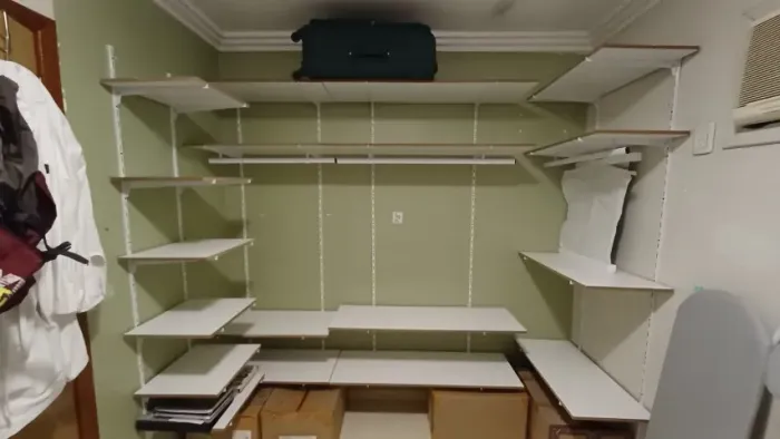 CLOSET EM METAL E MDF