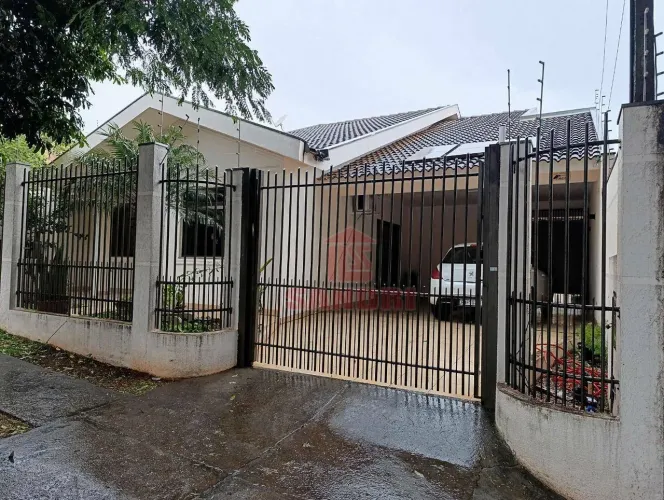 CASA COM ESPAÇO GOURMET, PISCINA, PRÓXIMO ARUNAS MARINGÁ
