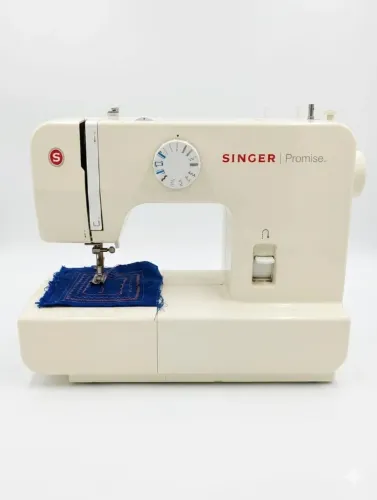 MAQUINA DE COSTURA SINGER CASEIRA