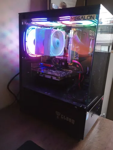 Computador gamer: i7 4°g, 16Gb ram, placa vídeo R7 240 4Gb vram.