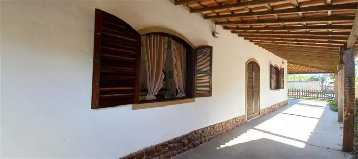 Casa 3 quartos, sendo 1 suíte