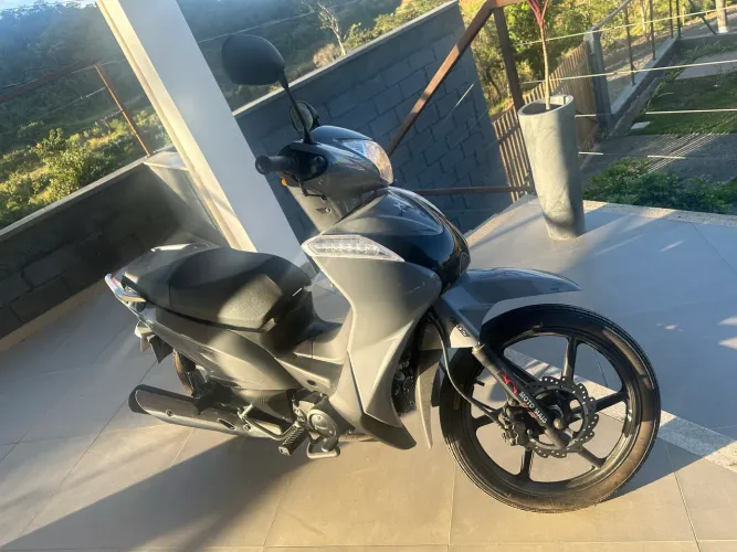 Vendo jet 50 novinha pouco rodado