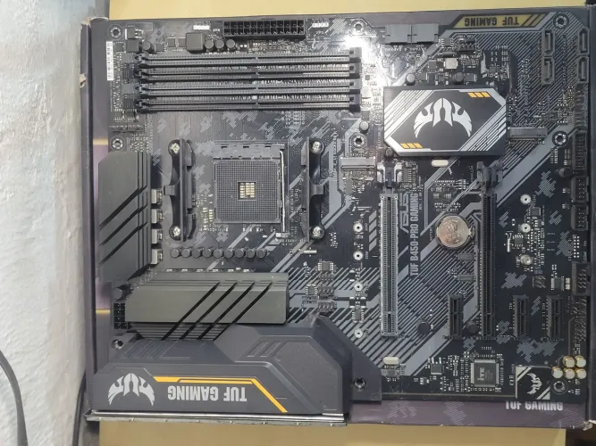 Placa mãe Asus TUF Gaming B450-Pro (com defeito)