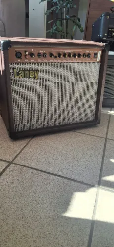 Amplificador Laney la30c revisado classico