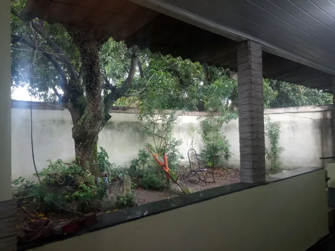 Vendo casa de 100m2 em Seropédica Km 49 com 2 garagens, e terreno de 600m2