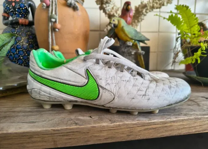Chuteira Nike Tiempo Pro campo 