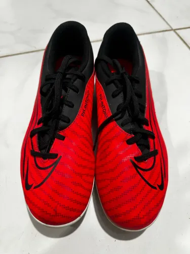 Chuteira profissional da Nike