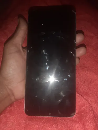 Vendo celular Samsung A12 novinho a tela tá trincada