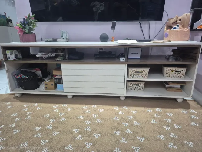 Rack para Sala com Rodinhas e Porta de Correr - Ótimo Estado