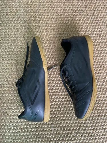 Chuteira Umbro Salão 43