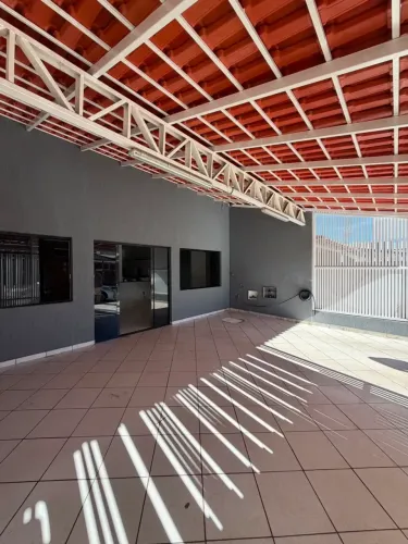 Casa no Setor Central do Gama com 3 Quartos e Vaga para 2 Carros