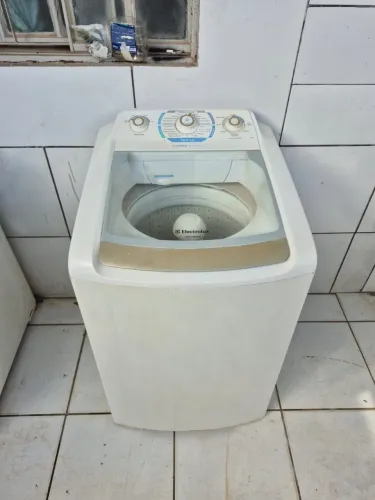 Vendo máquina de lavar Electrolux 10kg funcionando perfeitamente testo na hora