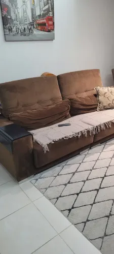 Sofá retrátil em tecido suede em bom estado, muito confortável 