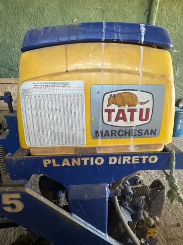 Plantadeira 4 linhas plantio direto Tatu ano 2022